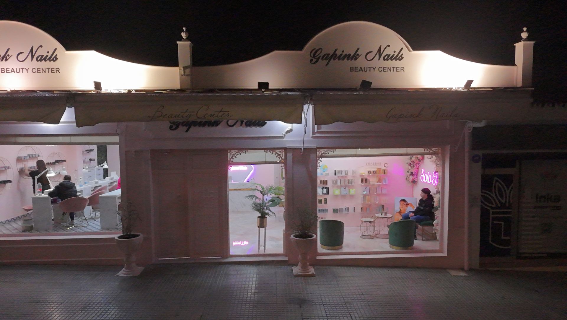 Escaparate iluminado de Gapink Nails