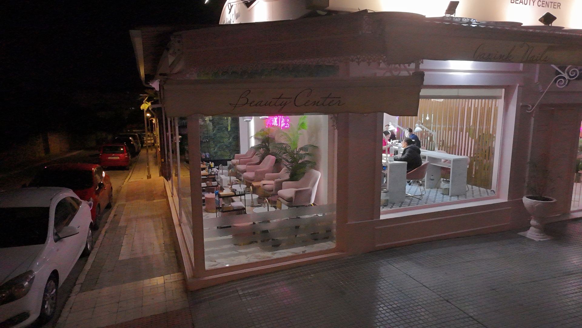 Vista lateral del local de Gapink Nails